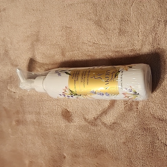 Nakery Beauty Hydra-C oil to foam wash - Picture 1 of 1